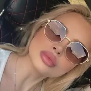 Anastasia из Екатеринбурга, мне 24, познакомлюсь для приятного времяпровождения