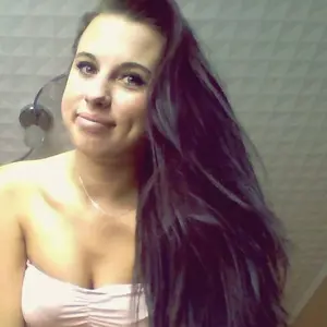 Ангелина из Миасса, мне 18, познакомлюсь с парнем для общения