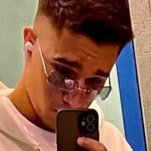 Я Дэниз, 20, из Мурино, ищу знакомство для без обязательств