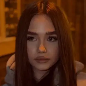 Я Лаура, 22, из Одессы, ищу знакомство для постоянных отношений