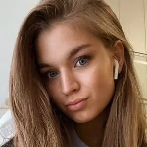 Я Алиса, 27, из Санкт-Петербурга, ищу знакомство для общения