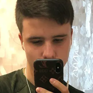 Андрей из Клинцов, мне 19, познакомлюсь для на одну ночь