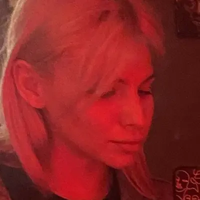 Елена из Барнаула и ищу парня, девушку или пару для группового секса
