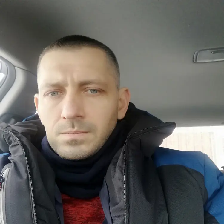 Я Иван, 39, знакомлюсь для регулярного секса в Семилуках